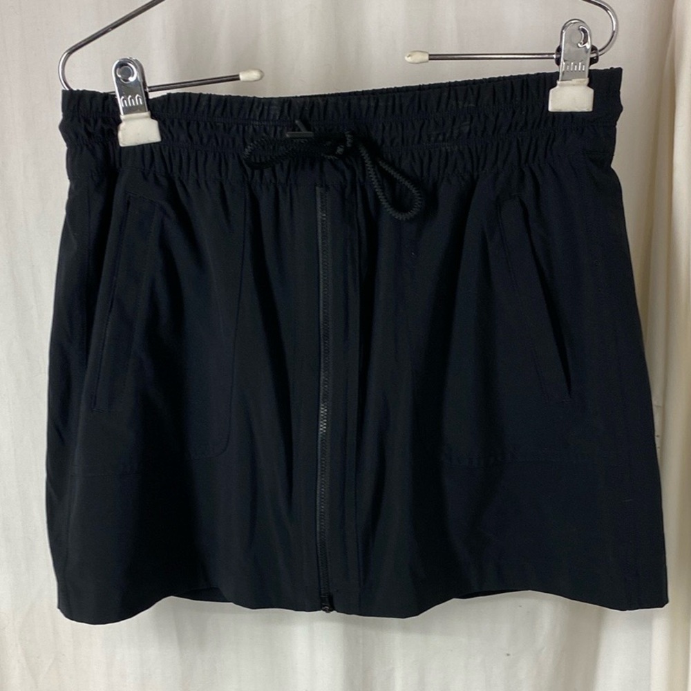 Athleta 10 Black Expedition Skort Built In Shorts Zip Pockets